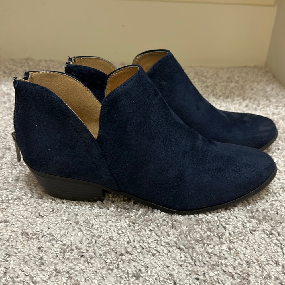 Super cute navy suede booties size 7.5